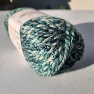 NEW Soft Yarn Bee Bulky Crocheting Knitting Soft Skein Green Meadow Dream 76 Yar